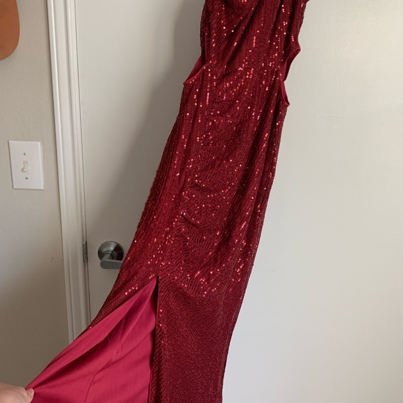 Gorgeous Open side Slit Sequence Dress - Picture 7 of 8